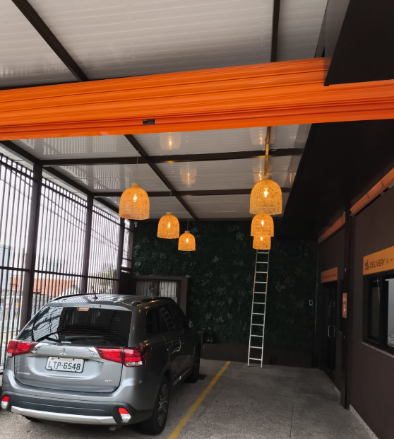 Pendentes em fachada